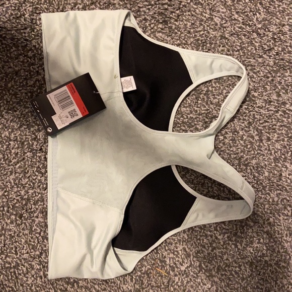 Nike sports bra - Picture 3 of 3